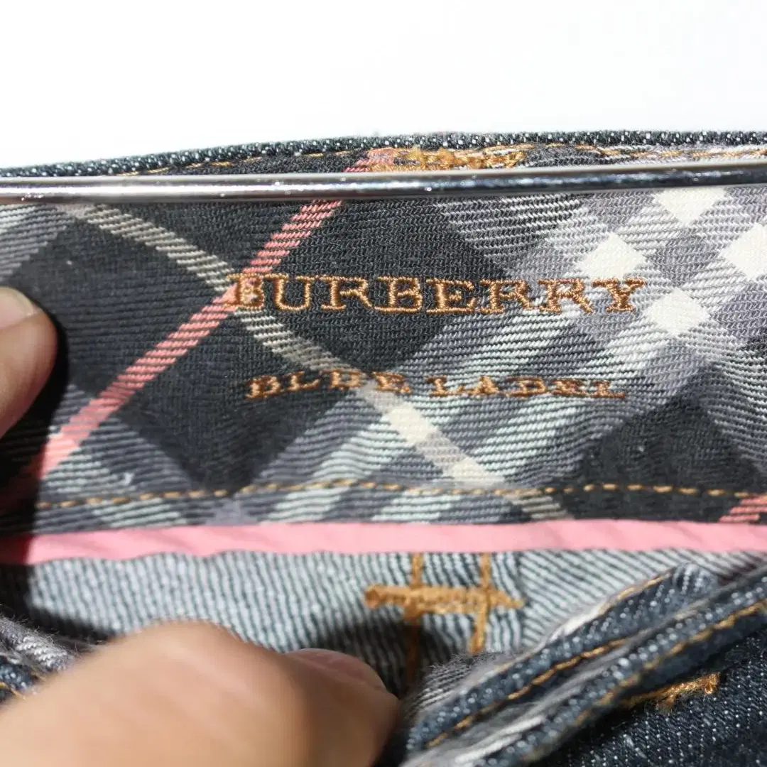 BURBERRY 버버리블루라벨 부츠컷청바지 [23090502]