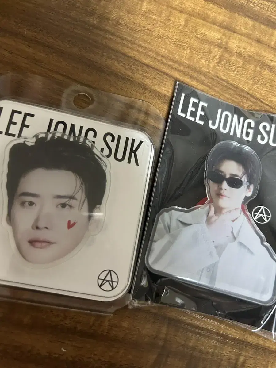 Lee Jongsuk GripTalk Goods