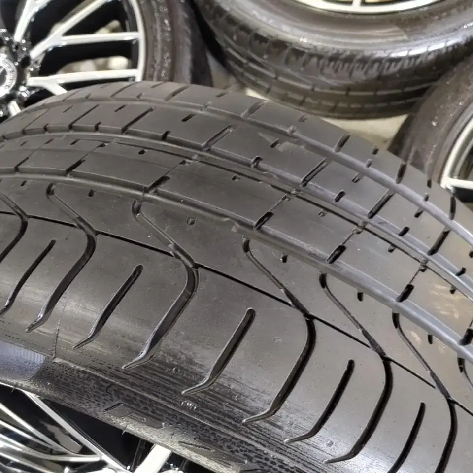 MERCEDESBENZ Tire/Wheel on Bunjang with safe global shipping.