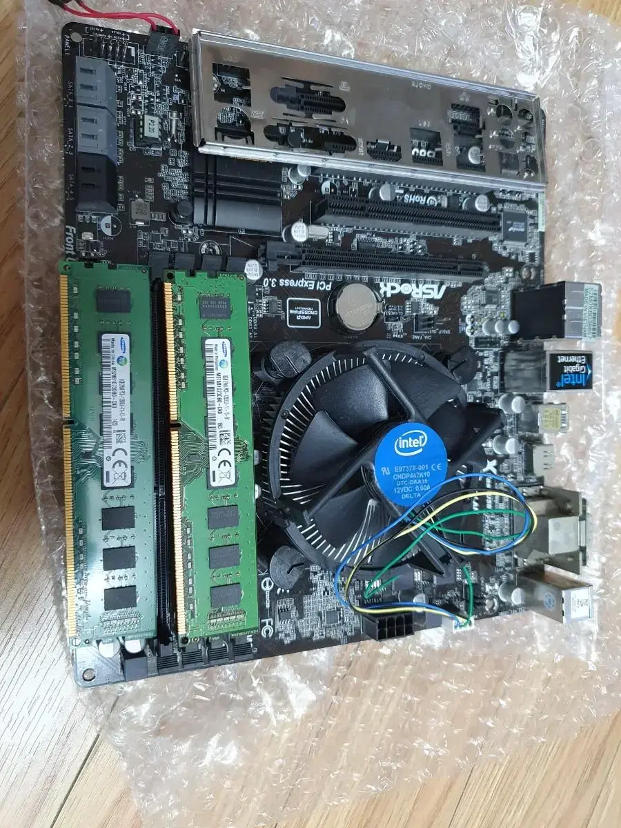 i7 4790 삼성ddr3메모리 16기가 에즈락b85m pro4 팝니다.