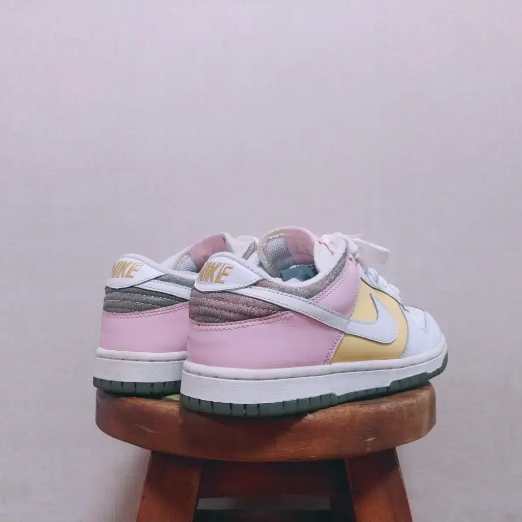 240 / NIKE (나이키) 정품 여성 이스터 덩크 로우 운동화