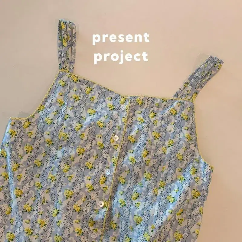 present project 스트랩 로브 드레스