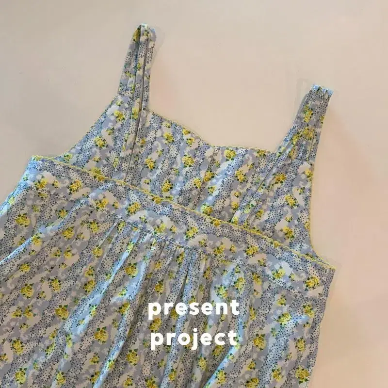 present project 스트랩 로브 드레스