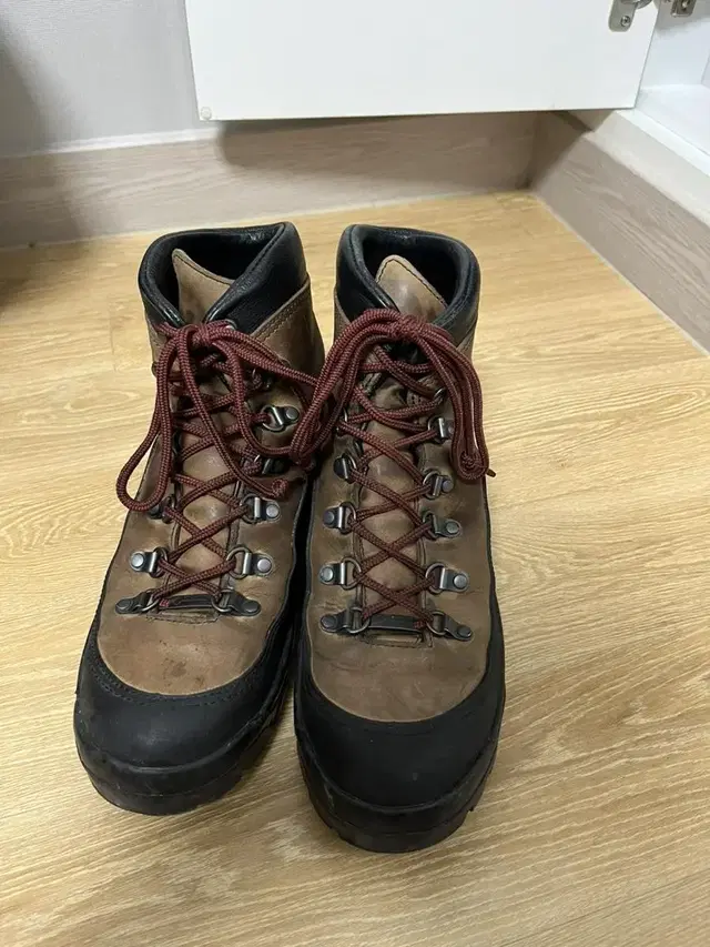 대너(danner) carter rim 마운틴부츠 9D