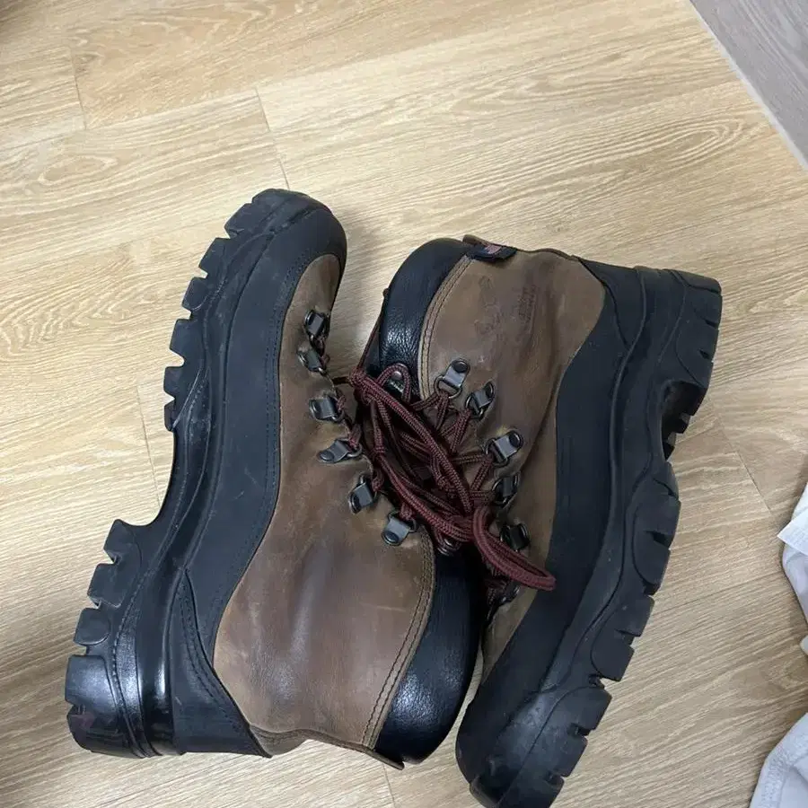 대너(danner) carter rim 마운틴부츠 9D