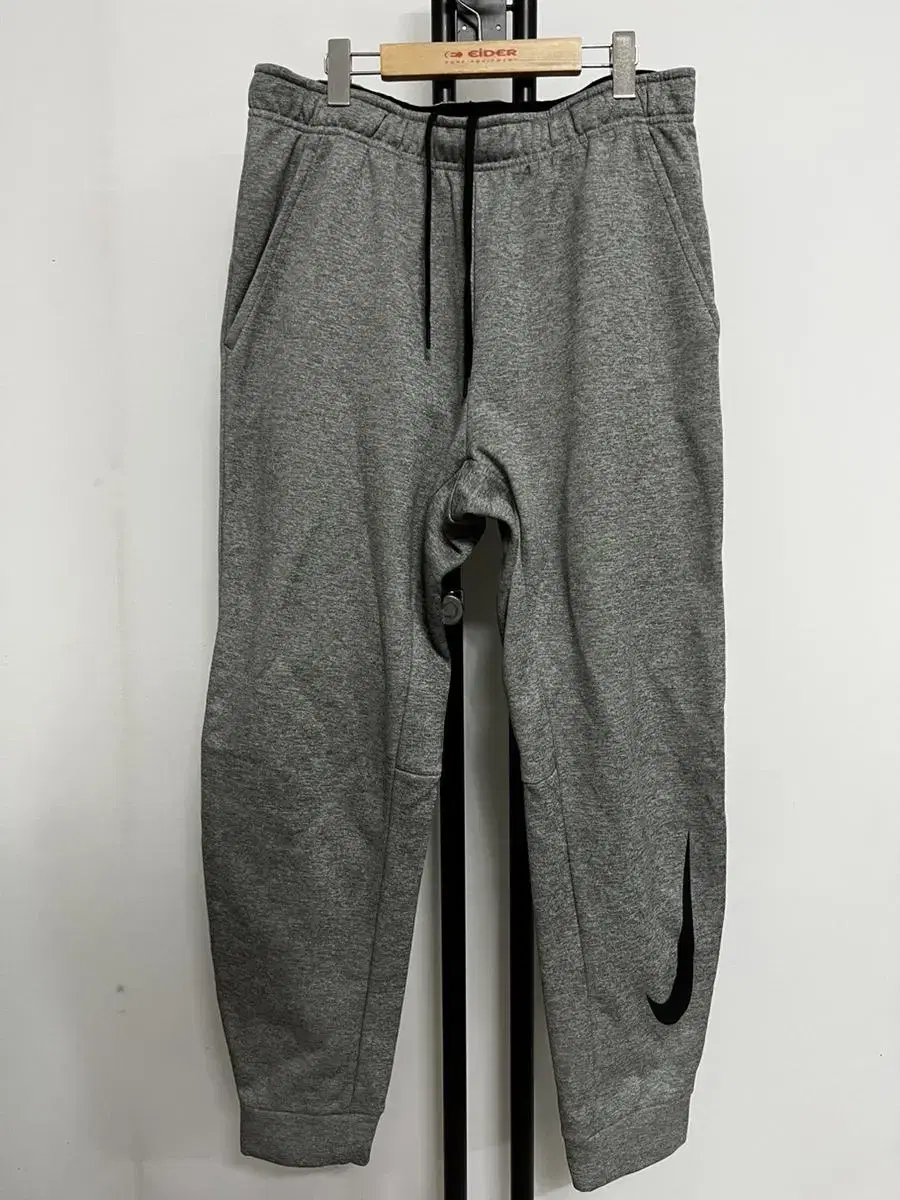 Genuine) Nike Jogger Pants L