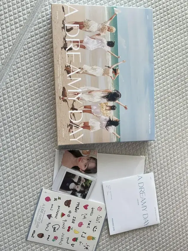 아이브 포토북 IVE THE 1ST PHOTO BOOK A DREAMY