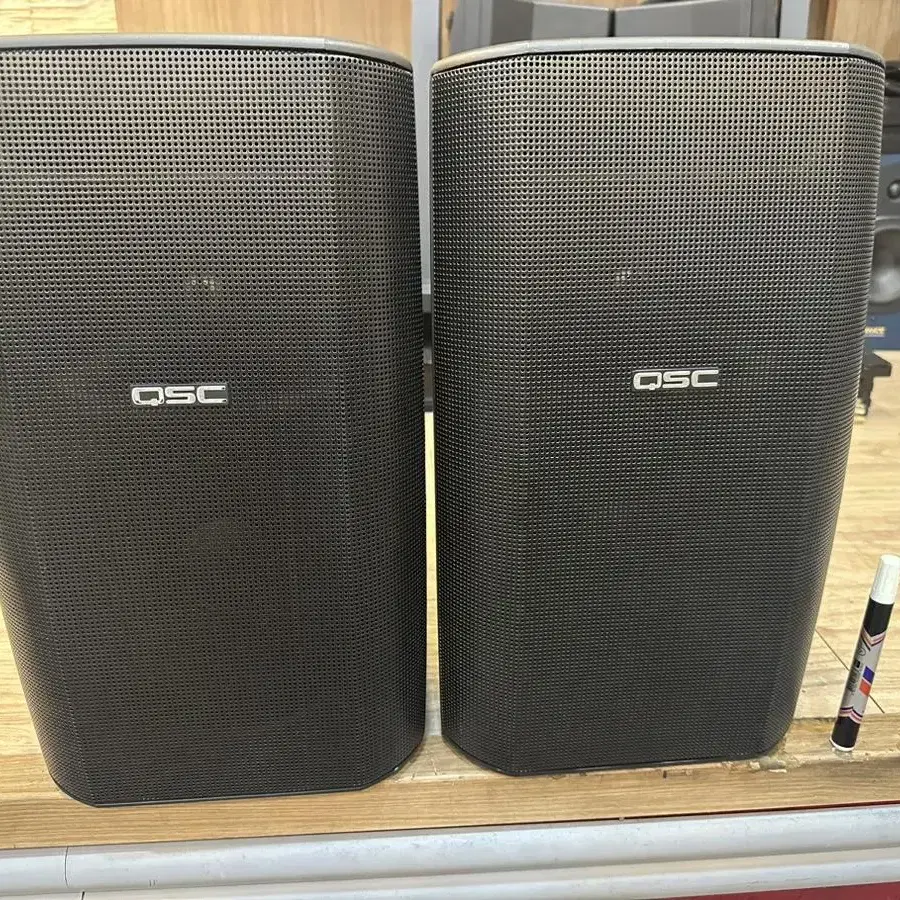 QSC AD-S82 8 인치 스피커