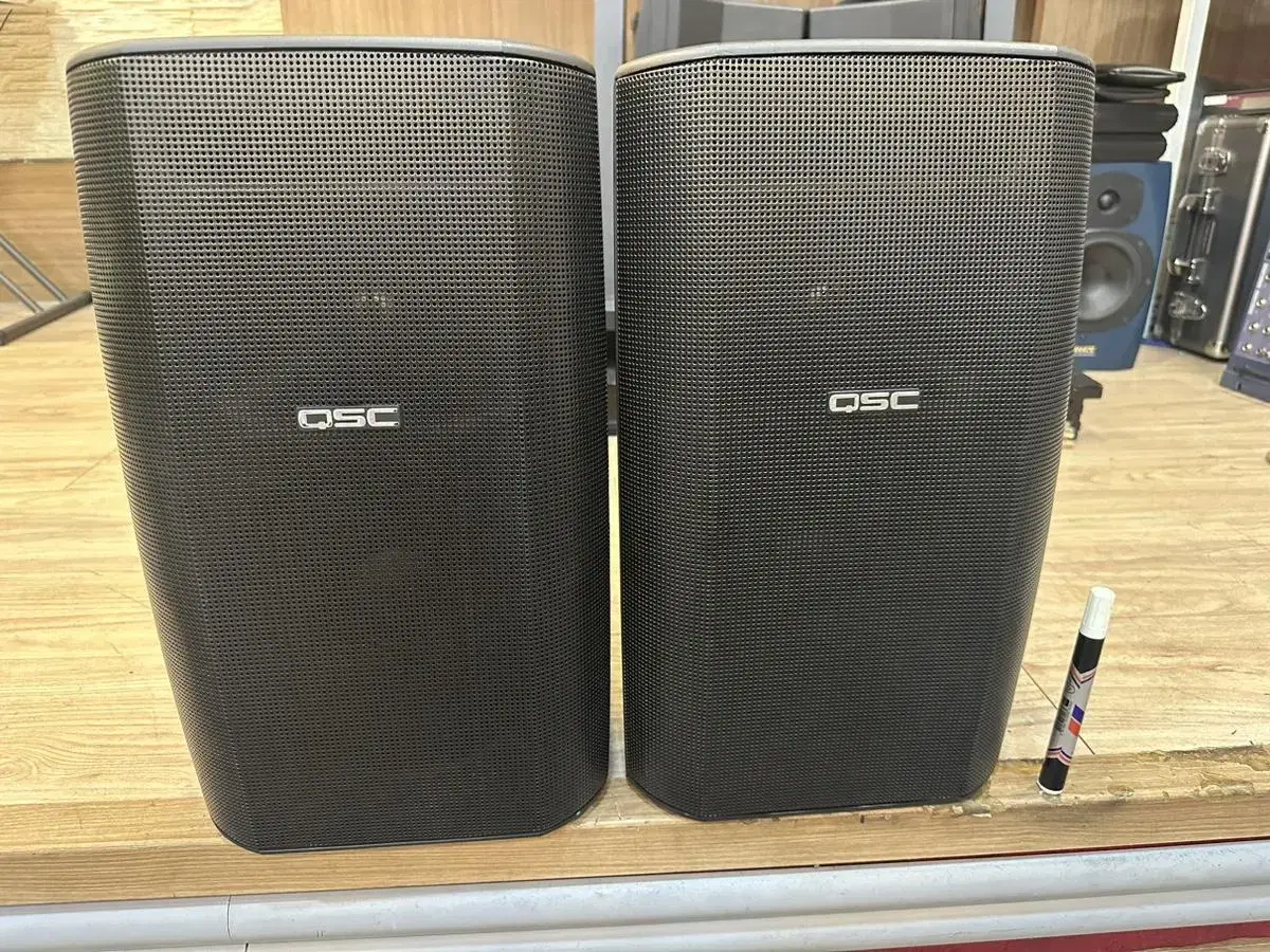 QSC AD-S82 8 인치 스피커