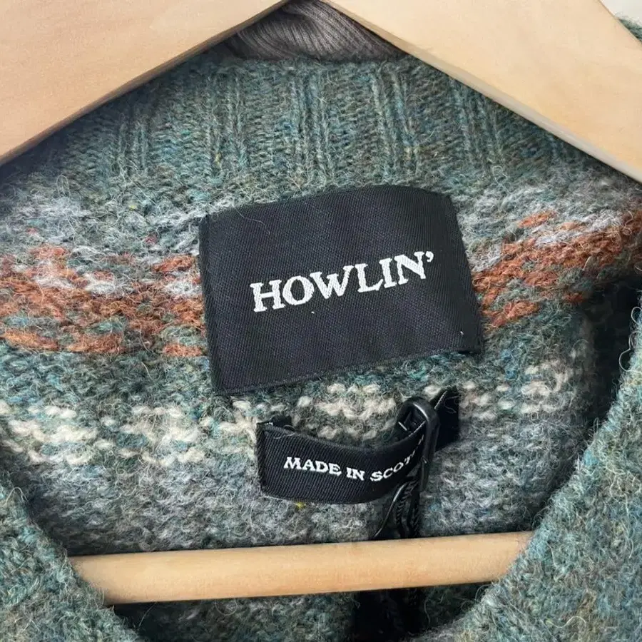 Howlin circus pullover 하울린 서커스풀오버니트