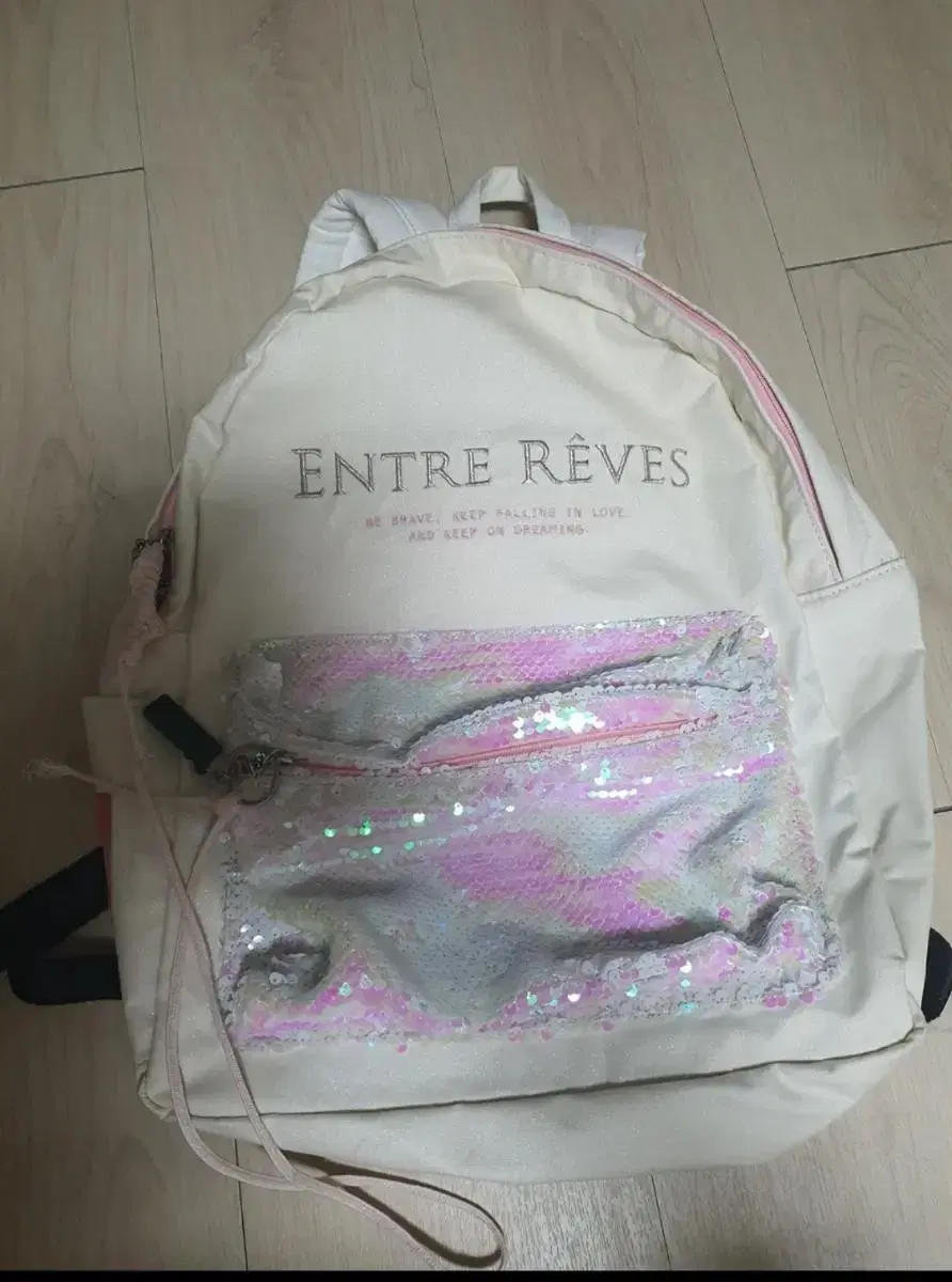 Entrev White Backpack