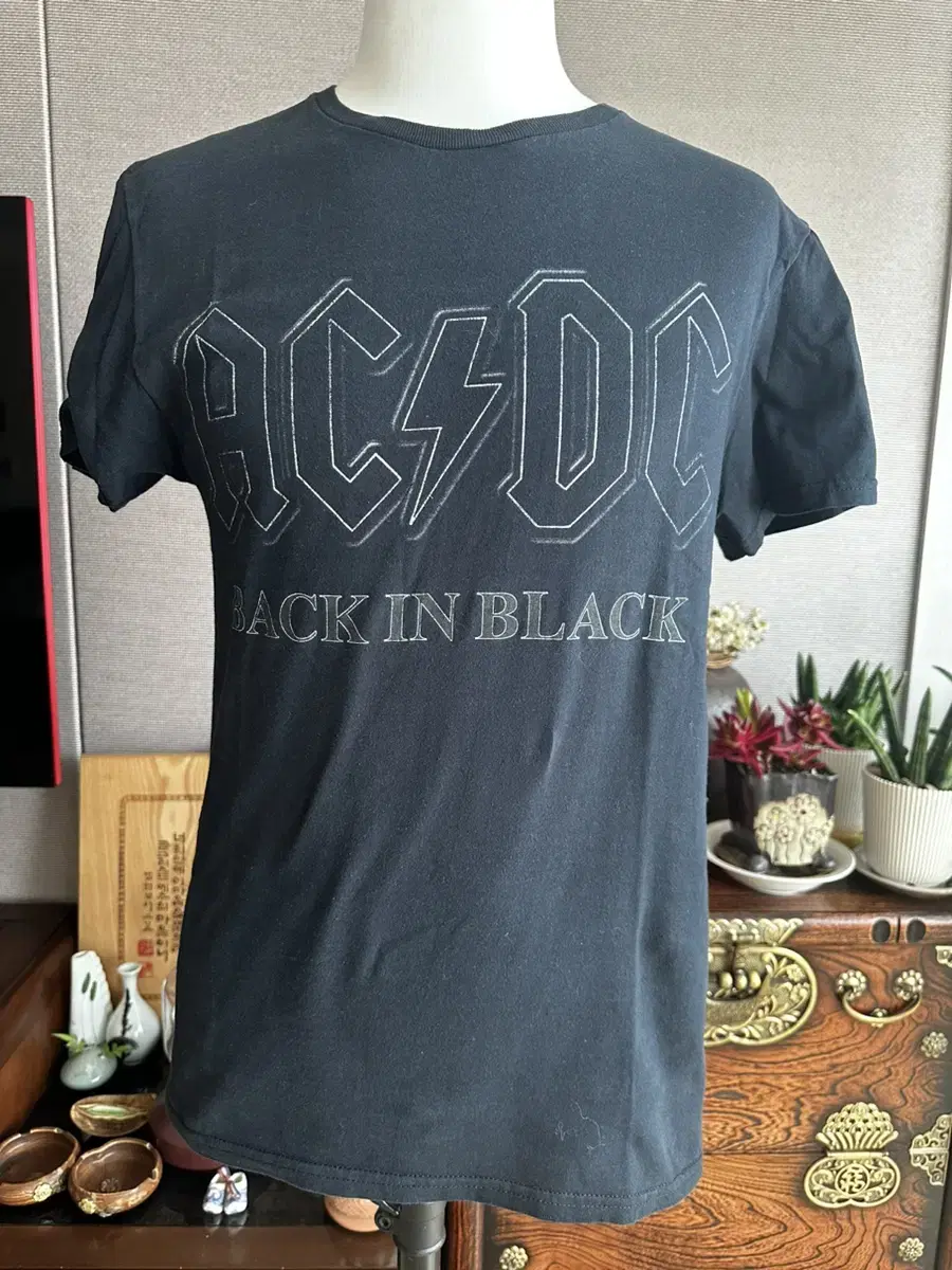 AC/DC's original t-shirt