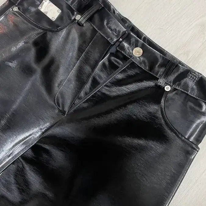 새상품) leey GLOSSY COATED PANTS BLACK s