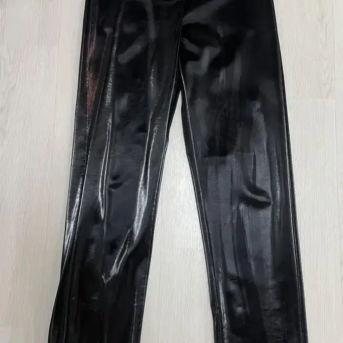 새상품) leey GLOSSY COATED PANTS BLACK s