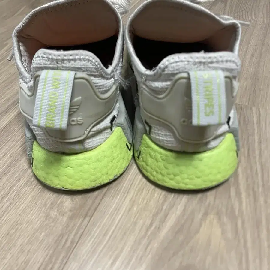 아디다스 nmd r1 270