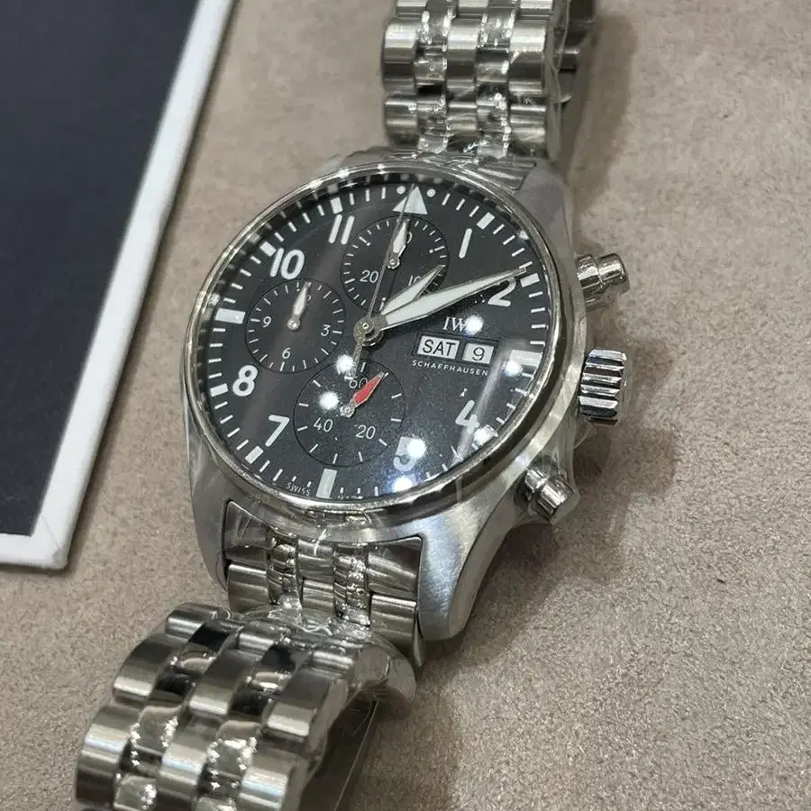 미사용 IWC 신형 파일럿 크로노그래프 41mm