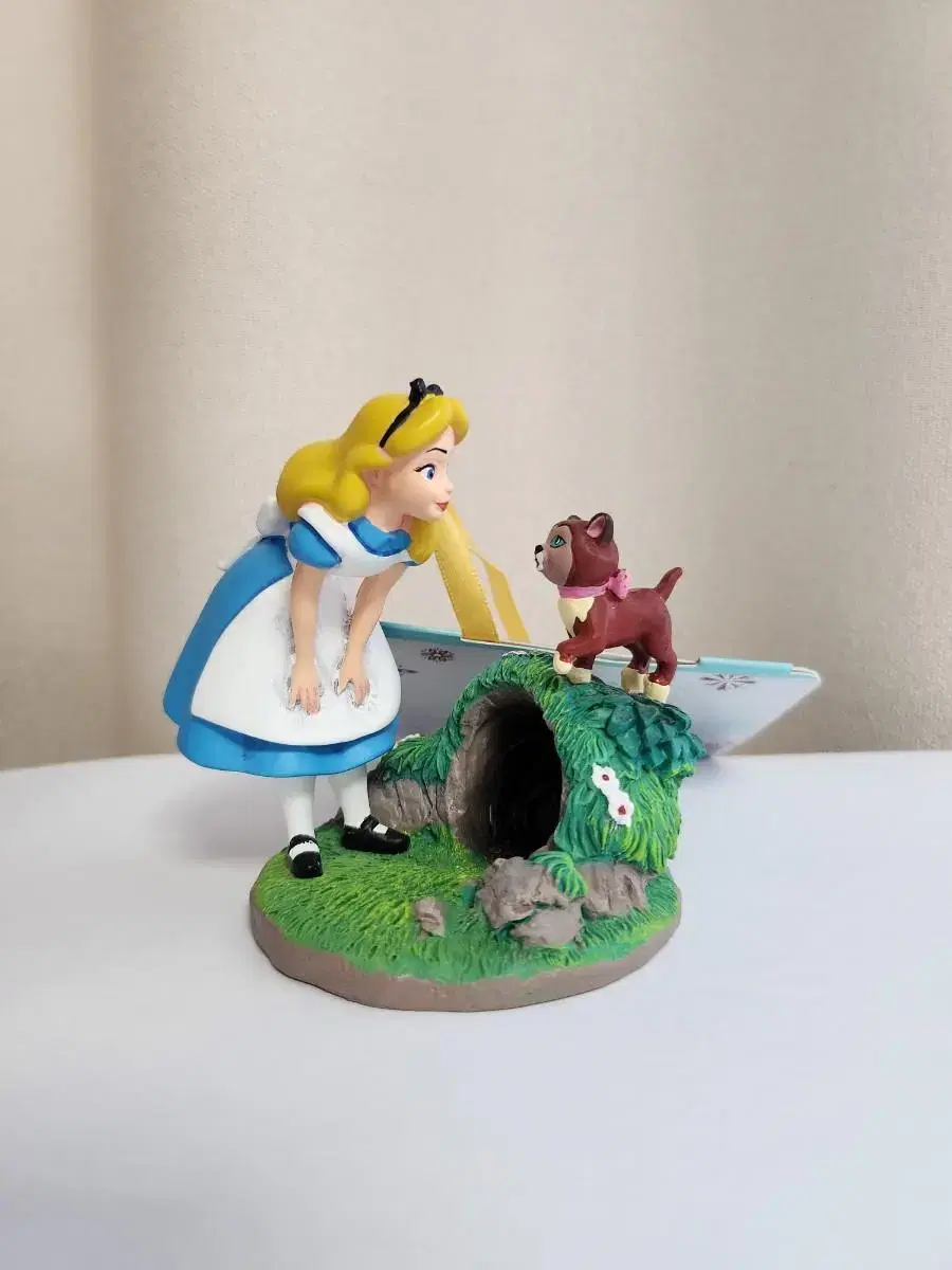 Disney's alice Ornaments