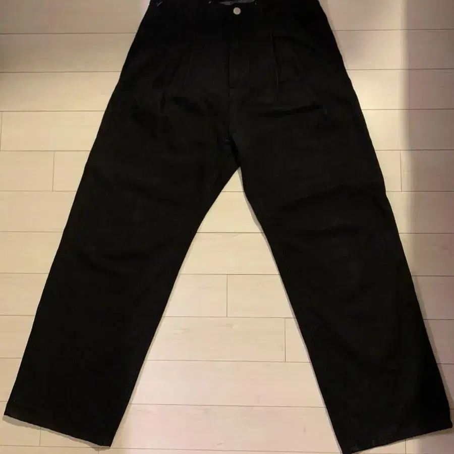 뉴치프치크 two pleats wide denim pants (blac