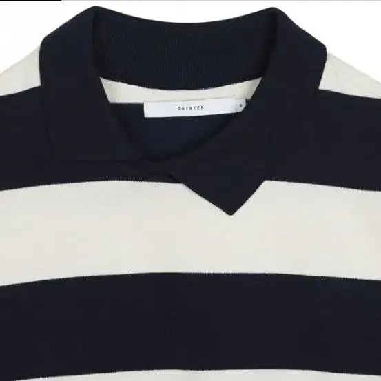 셔터 UNBALANCED COLLAR T-SHIRT (NAVY)