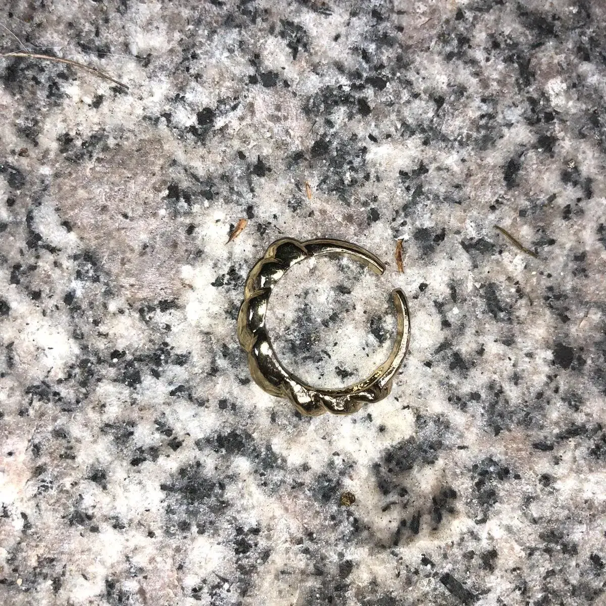 Vintage poignant story gold ring