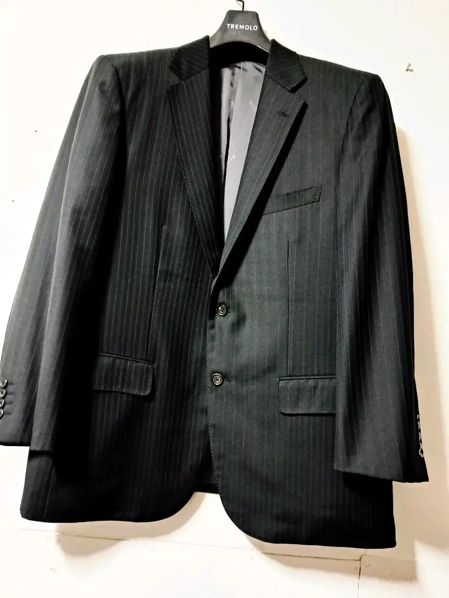 Burberry Strapless two-button momo and ribbed lapel blazer in Japan