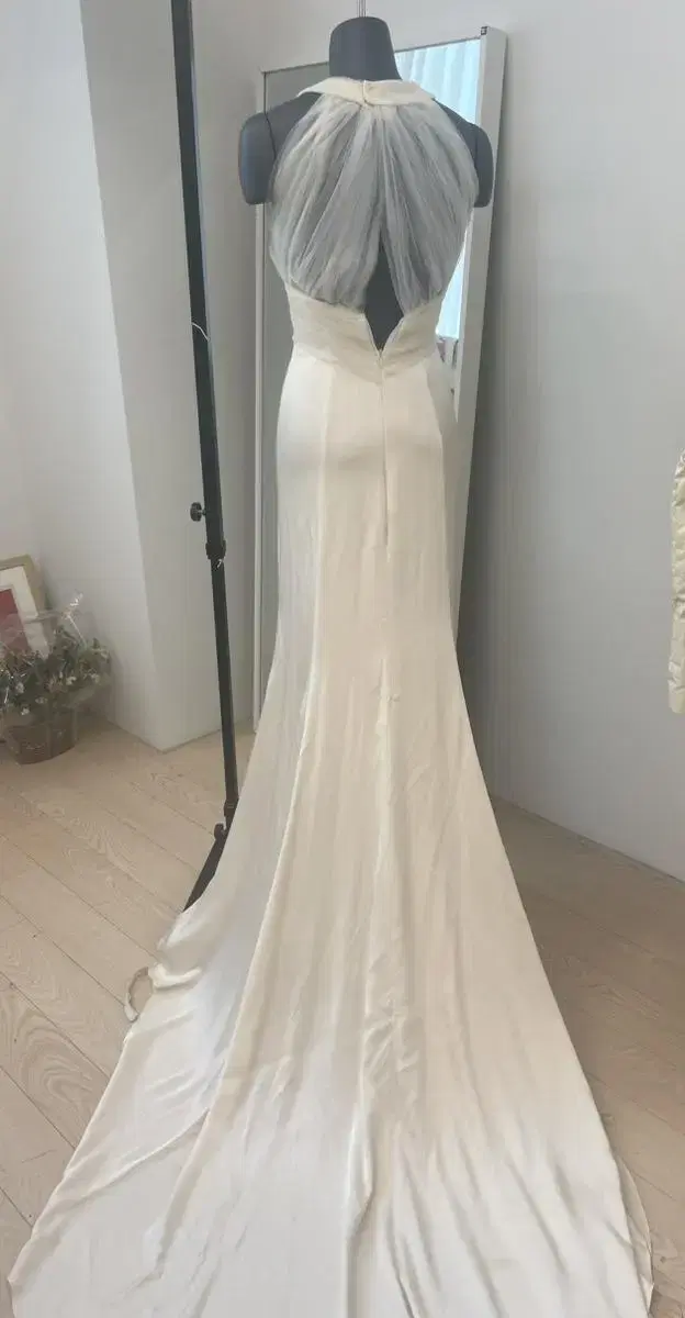 Jay's Fossa Custom Wedding Dresses