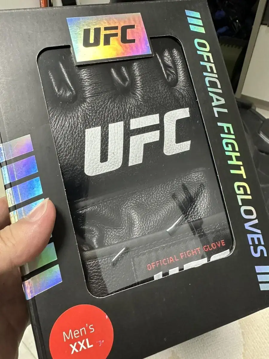 UFC 공식 파이트 글러브 2XL 팝니다.