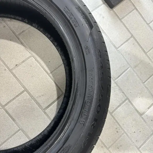 23년식 245/50R19 피렐리 신투라토 P7런플렛 타이어 판매합니다.