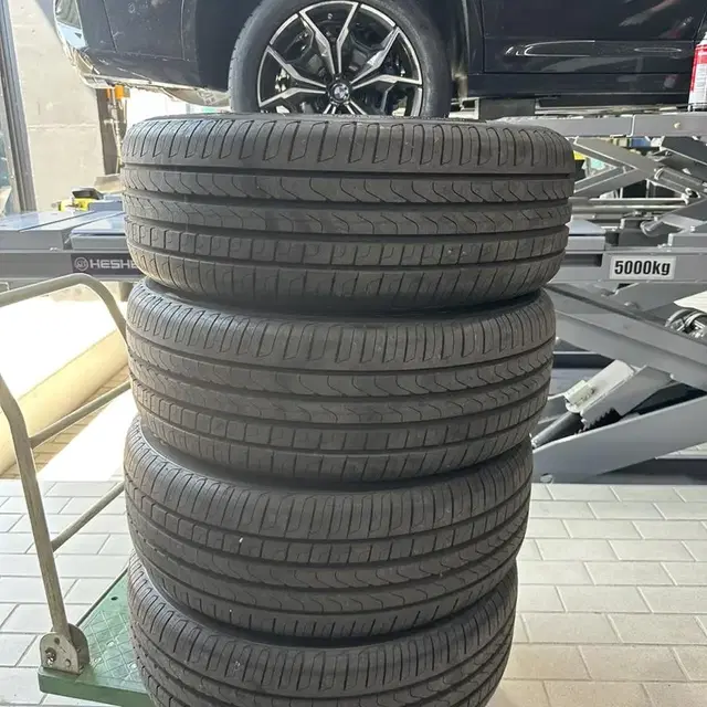 23년식 245/50R19 피렐리 신투라토 P7런플렛 타이어 판매합니다.