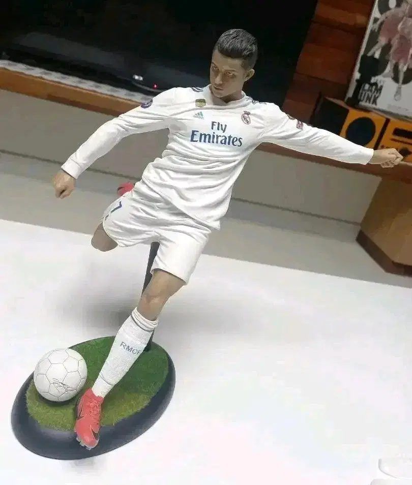 Forest Studios Ronaldo Real Madrid Jersey Soccer Resin Statue Football Figure Statue