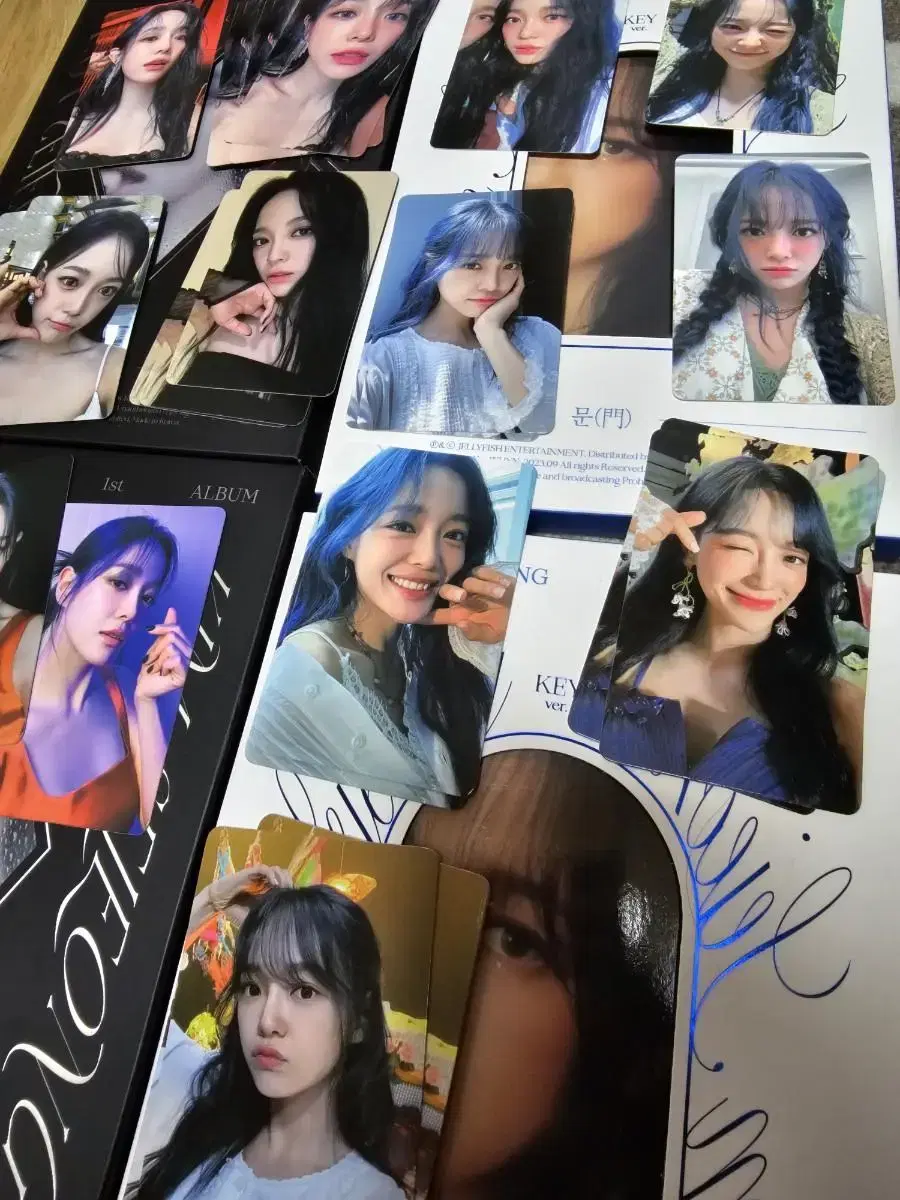 Kim Sejeong Moon unsealed album (I'll put your favorite photocard in it)