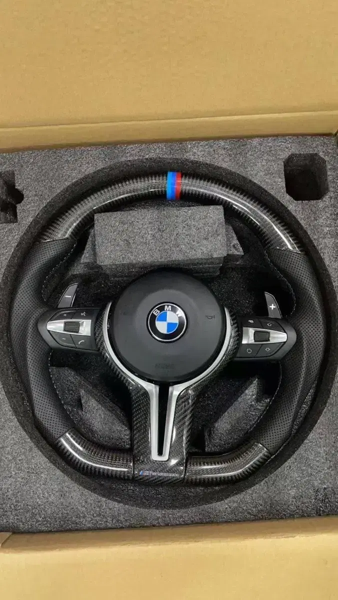 BMW M 퍼포먼스 카본 핸들