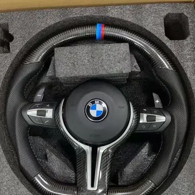 BMW M 퍼포먼스 카본 핸들