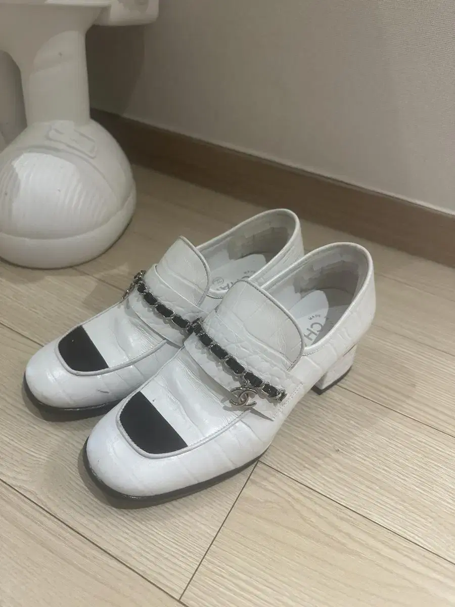 Chanel loafers 35