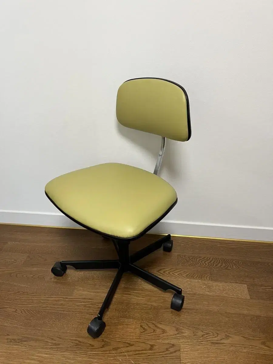 Fritz hansen kevi chair 프리츠한센 케비체어