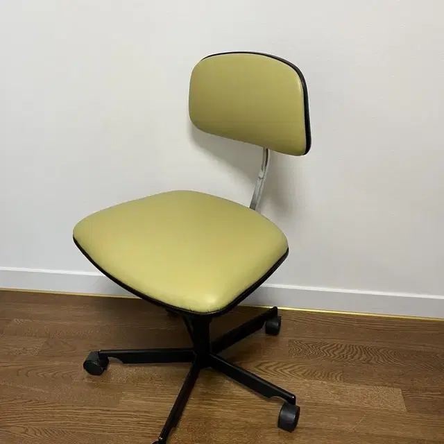 Fritz hansen kevi chair 프리츠한센 케비체어