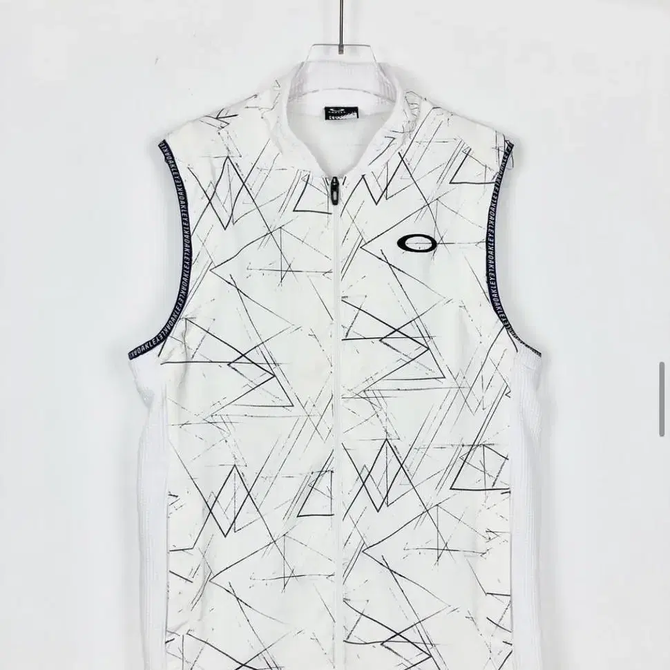 Okely SS18  poly vest