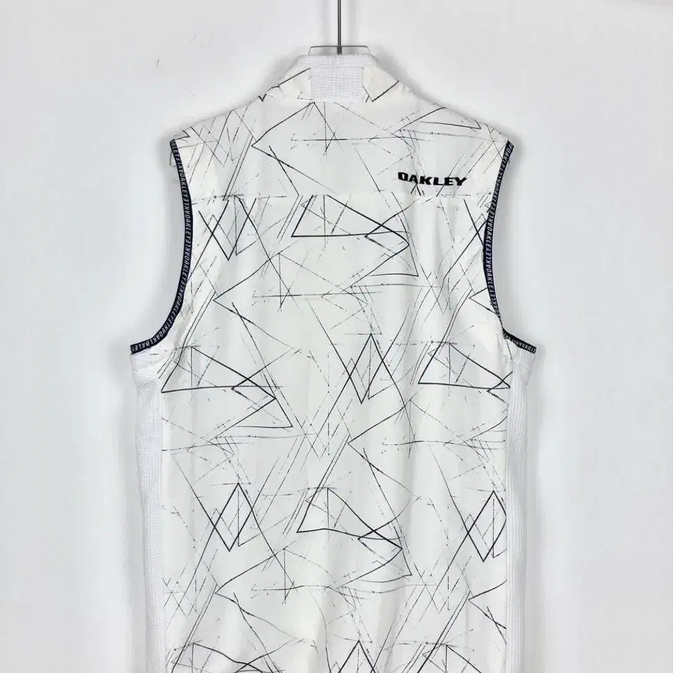 Okely SS18  poly vest