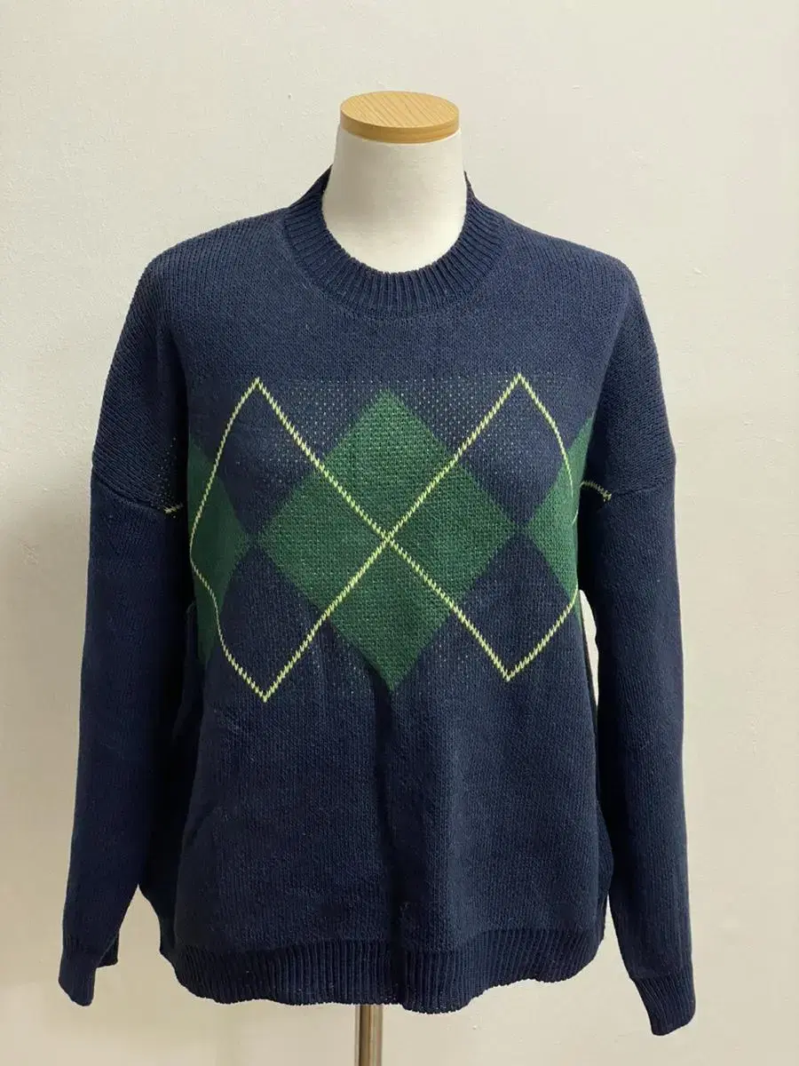 Navy argyle knit (also available in brown)