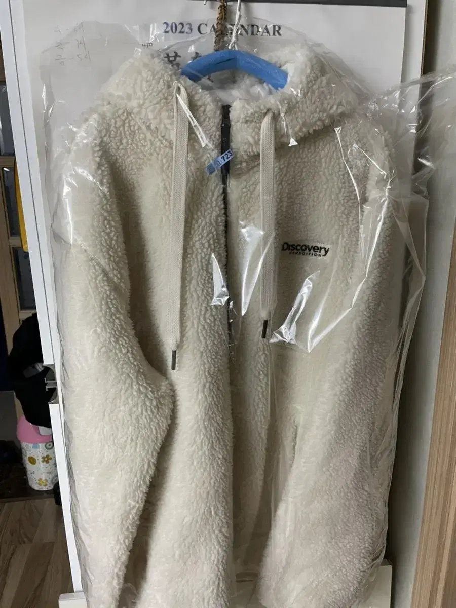 Discovery Fleece Hoodie Ivory, size 110 sells out