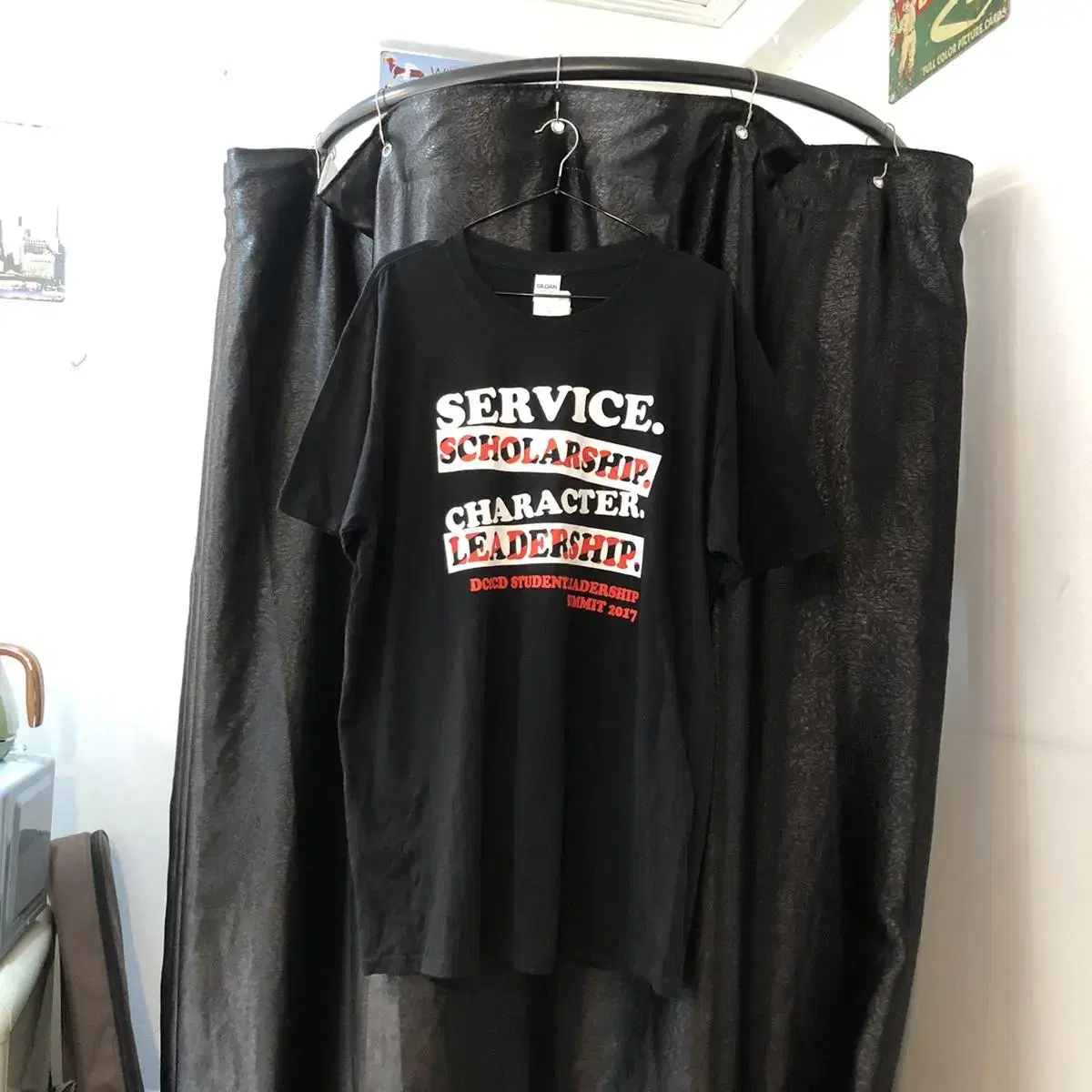 Vintage GILDAN service character black