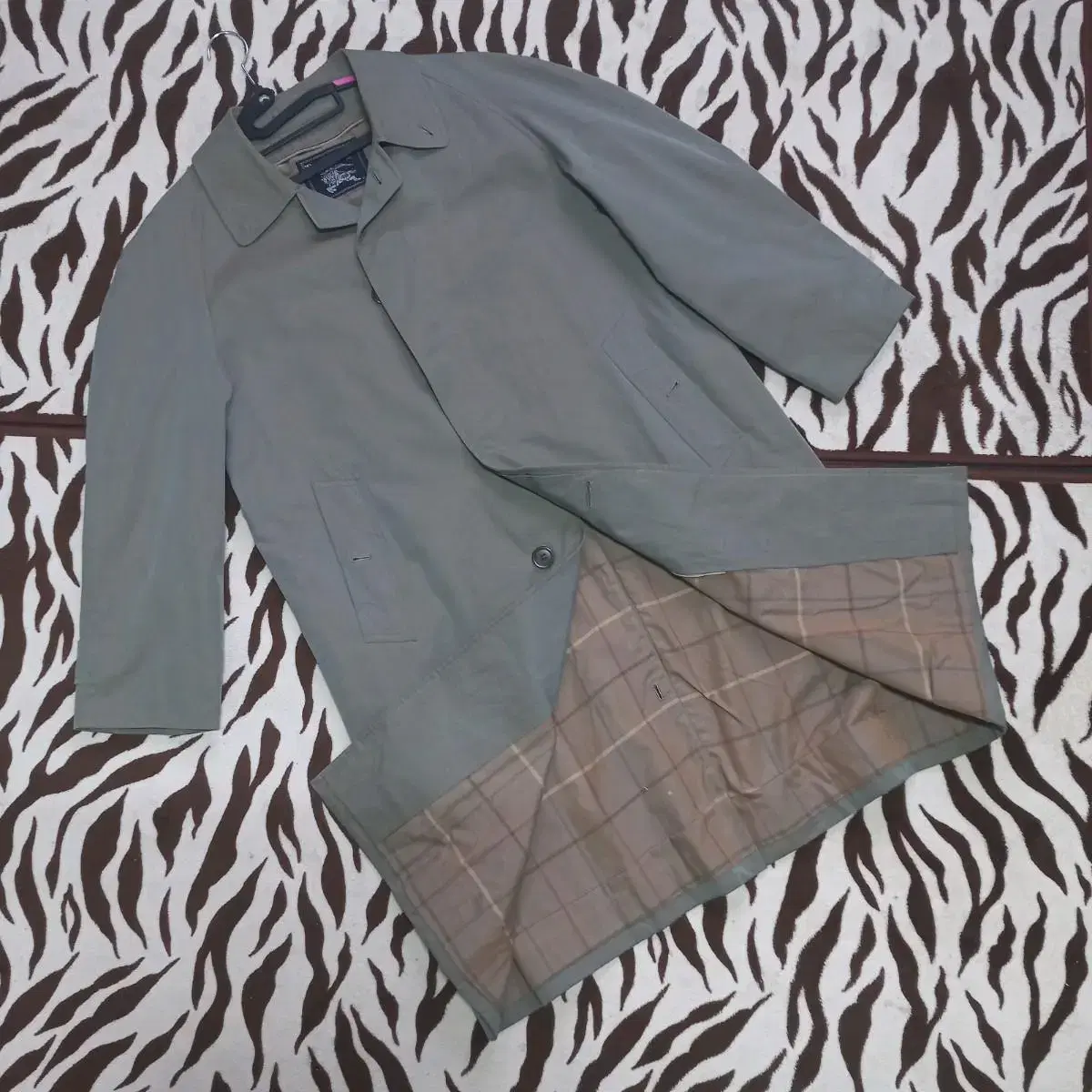 Burberry Single Coat Long Coat (105)