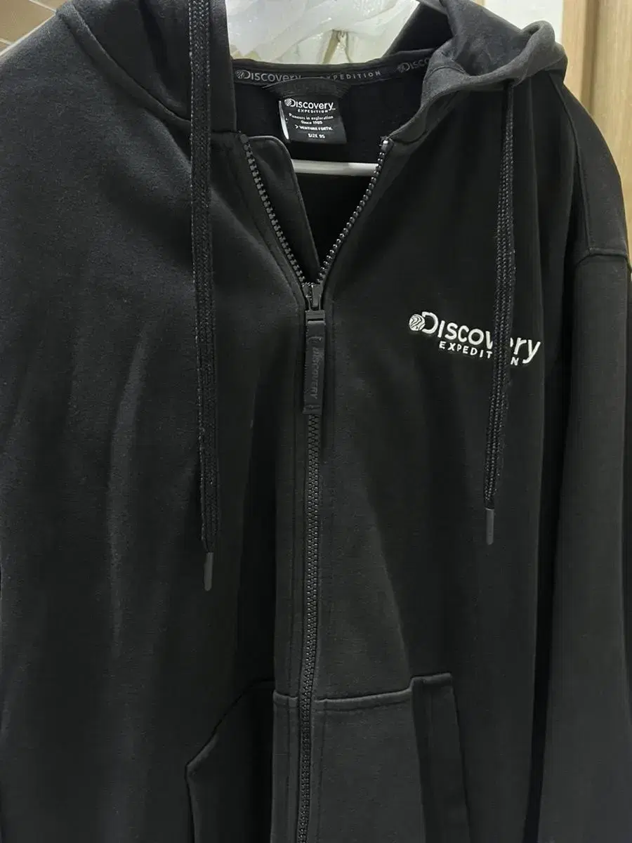 Discovery Lovers Hoodie Zip-Up Black 95