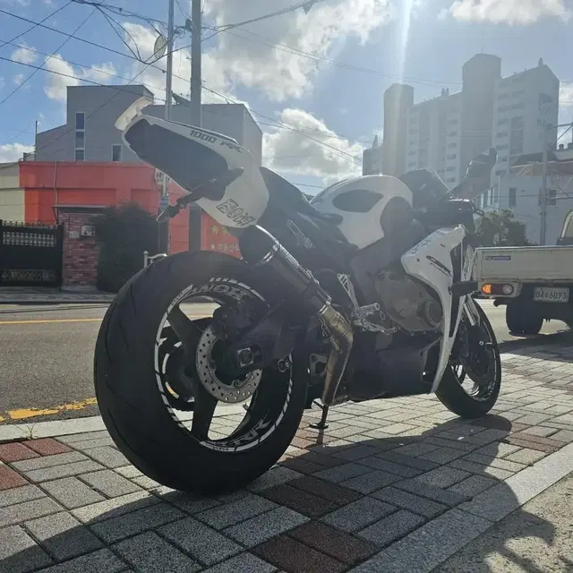 부산 혼다 cbr1000rr 백마 분양합니다