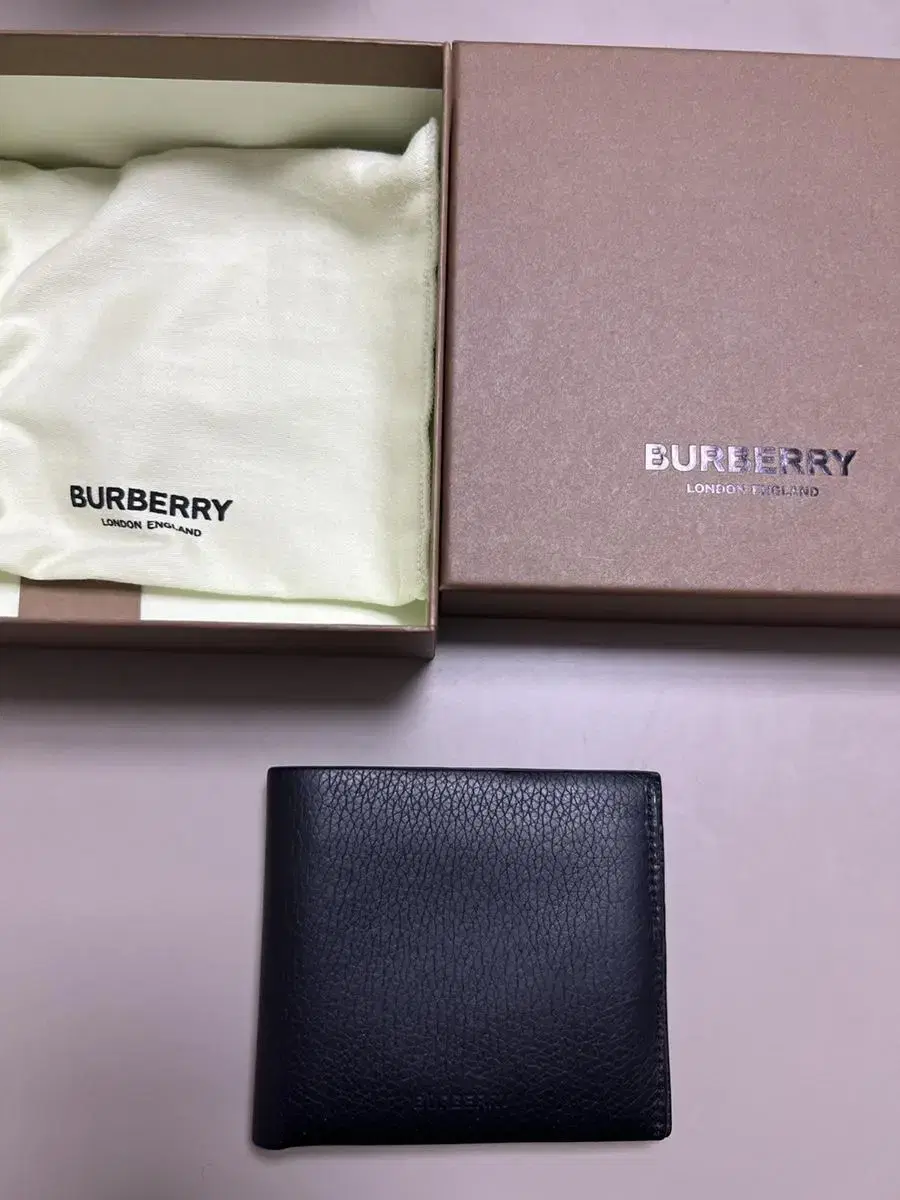 Burberry Granny Leather Wallet 80422701