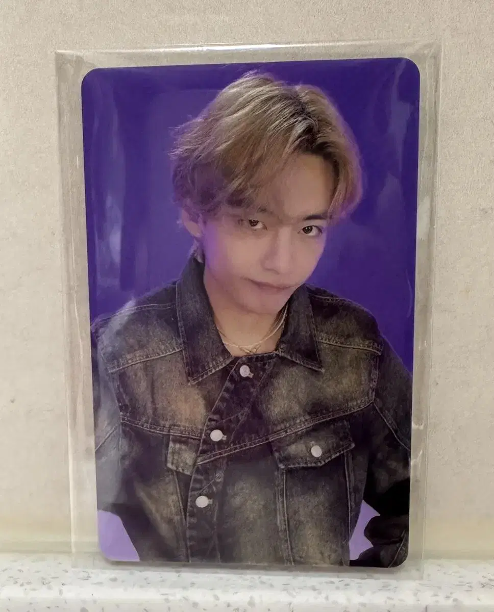 V v Weverse pre-order benefit photocard pvc