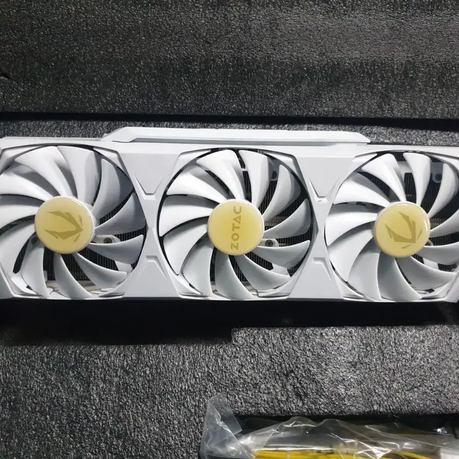 조탁 rtx3080 트리니티 화이트 10기가