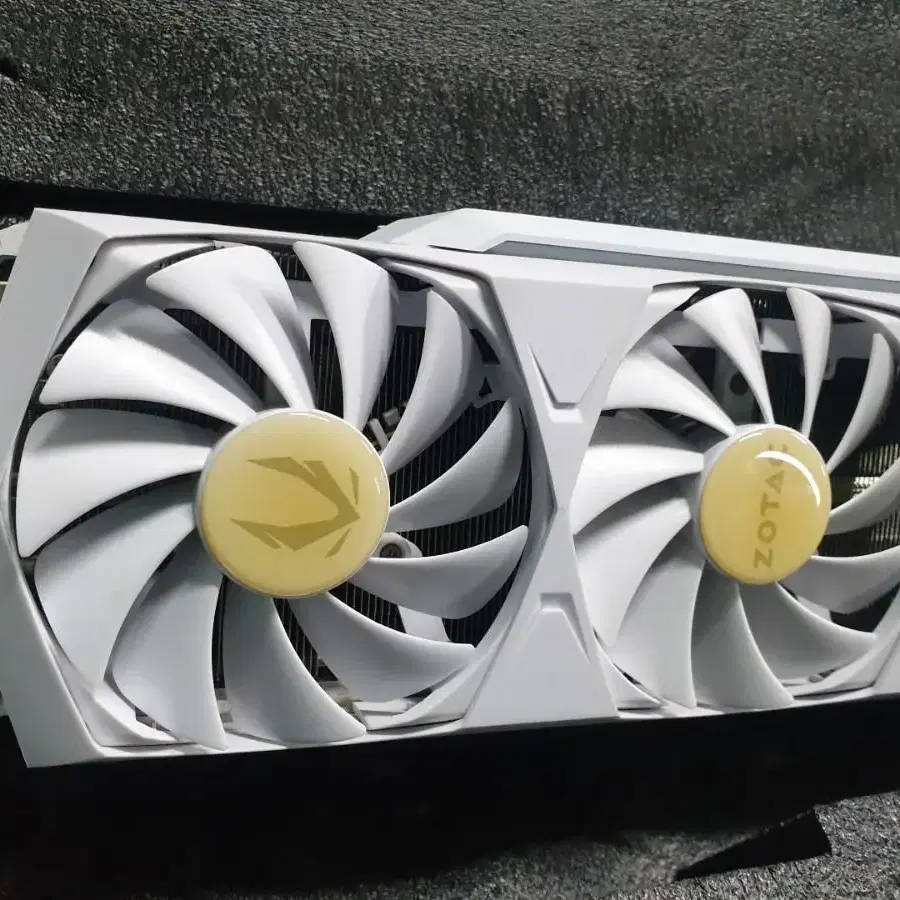 조탁 rtx3080 트리니티 화이트 10기가