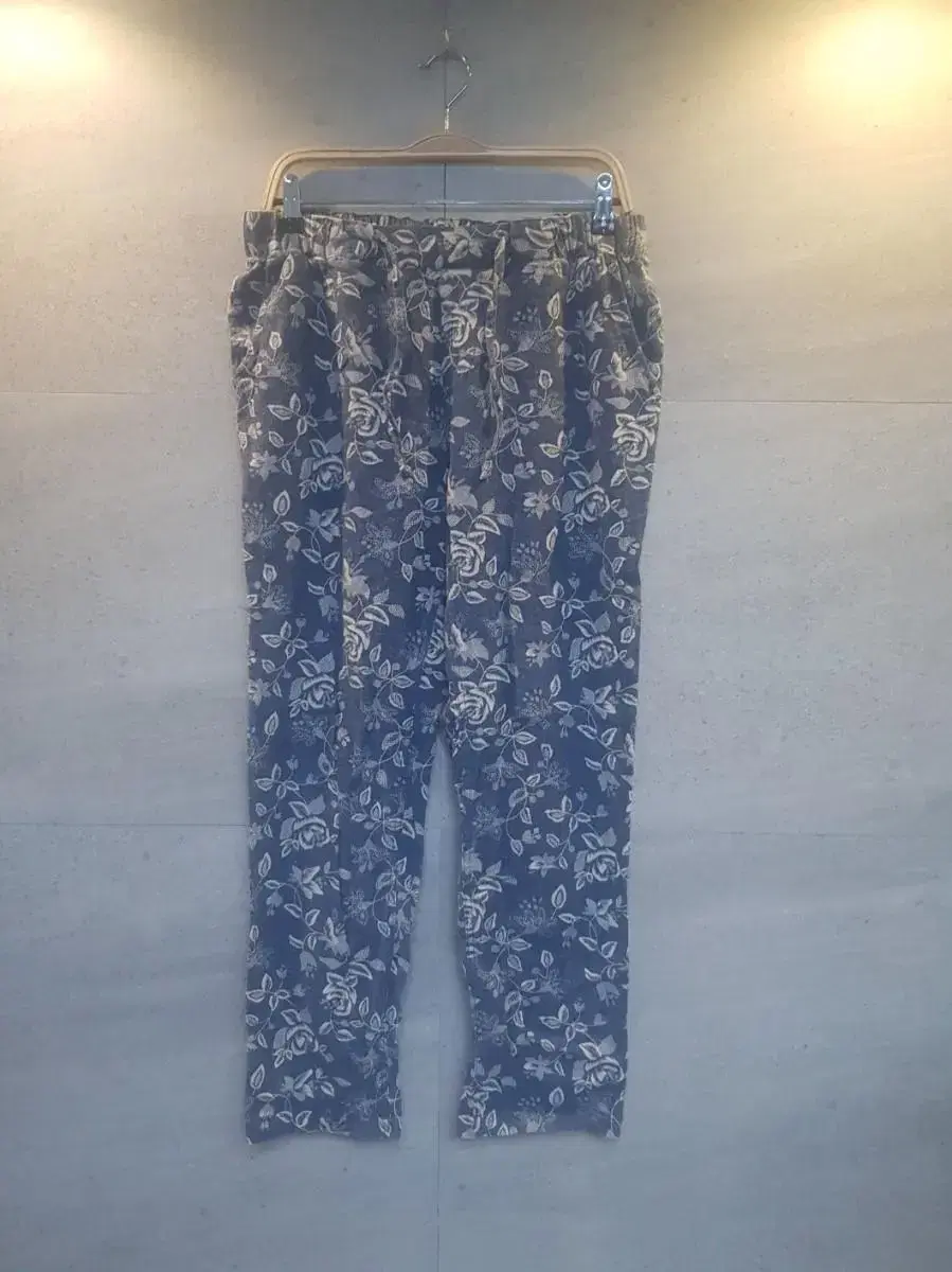 All-over flowers! Jewon string pants!