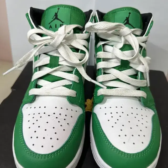 조던1 미드 럭키 그린 (Jordan 1 Mid Lucky Green)